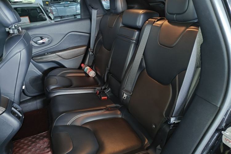 Used Jeep Cherokee 2016 2.4L Professional Edition Left Rear Seat