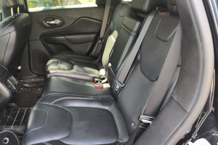 Used Jeep Cherokee 2016 2.0L Superior Edition Left Rear Seat
