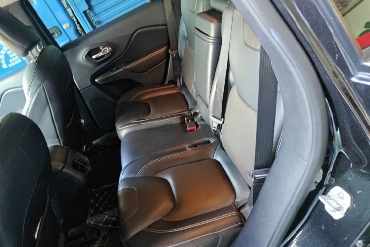 Used Jeep Cherokee 2016 2.4L Superior Edition Left Rear Seat