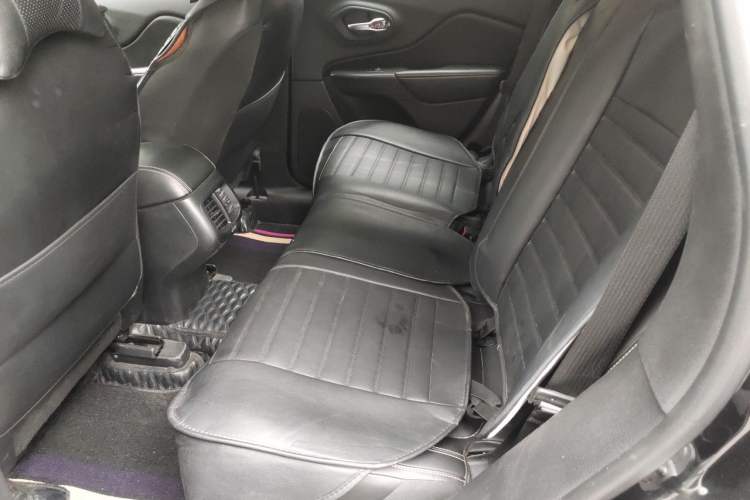 Used Jeep Cherokee 2016 2.4L Professional Edition Left Rear Seat
