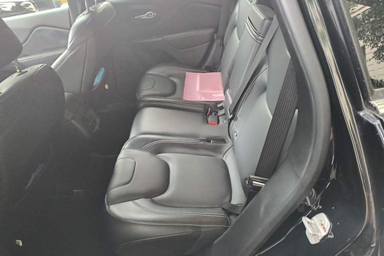 Used Jeep Cherokee 2016 2.4L Leading Smart Version Left Rear Seat