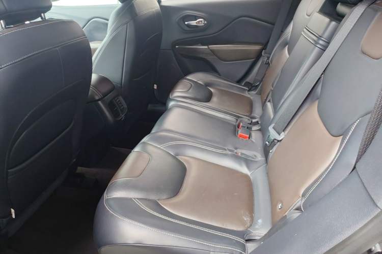 Used Jeep Cherokee 2016 2.4L Leading Edition Left Rear Seat