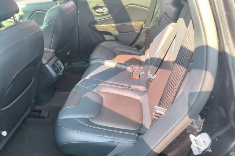 Used Jeep Cherokee 2016 2.4L Leading Edition Left Rear Seat