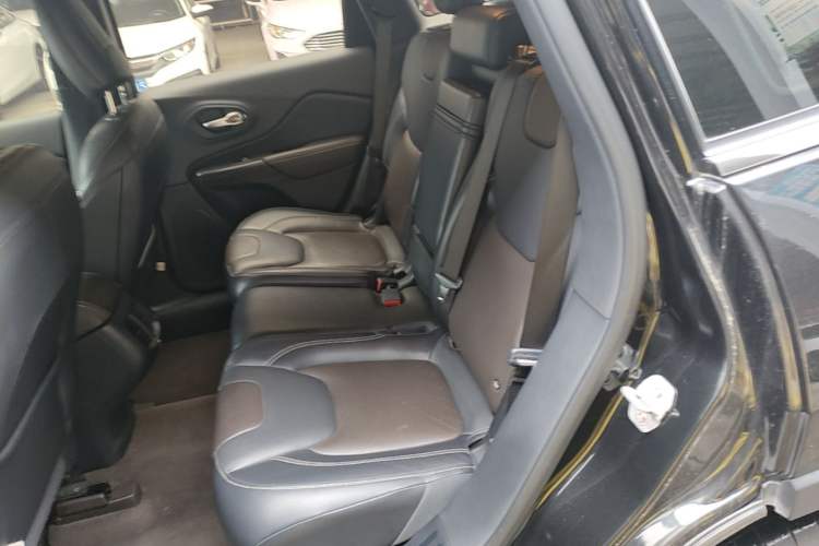 Used Jeep Cherokee 2016 2.4L Leading Edition Left Rear Seat