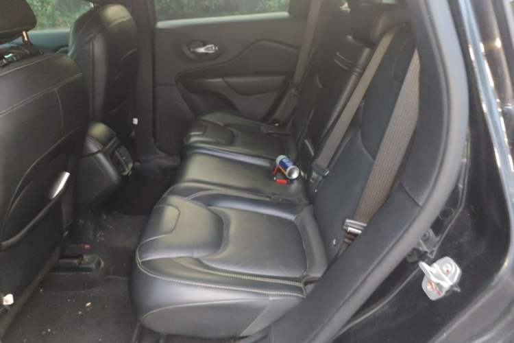 Used Jeep Cherokee 2016 2.4L Professional Edition Left Rear Seat