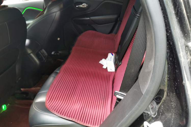 Used Jeep Cherokee 2016 2.4L Professional Edition Left Rear Seat