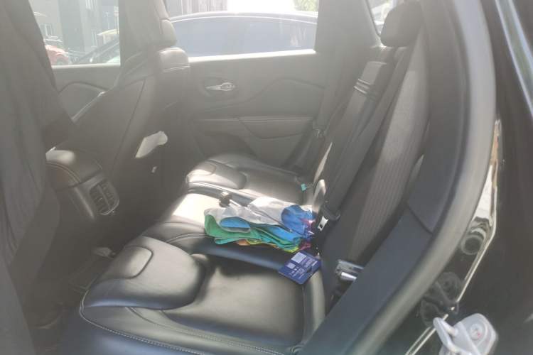 Used Jeep Cherokee 2016 2.4L Leading Smart Version Left Rear Seat