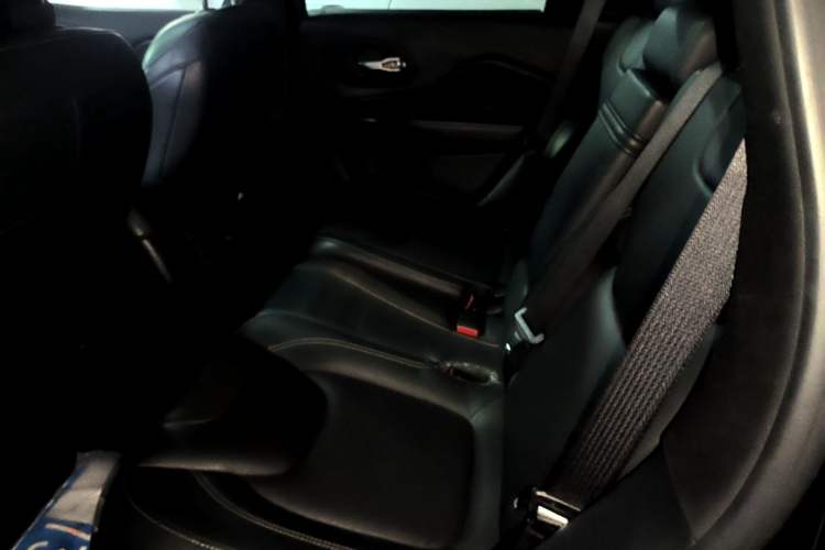 Used Jeep Cherokee 2016 2.0L Superior Edition Left Rear Seat