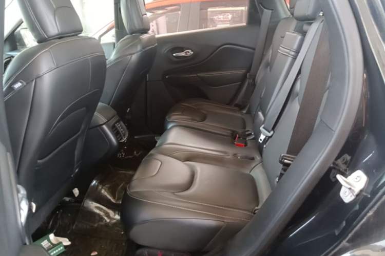 Used Jeep Cherokee 2016 2.0L Superior Edition Left Rear Seat