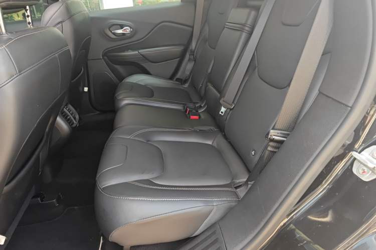 Used Jeep Cherokee 2016 2.4L Leading Smart Version Left Rear Seat