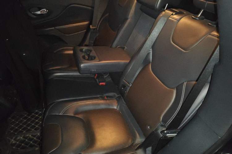 Used Jeep Cherokee 2016 2.4L Leading Edition Left Rear Seat