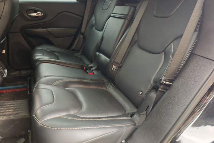 Used Jeep Cherokee 2016 2.0L Superior Edition Left Rear Seat