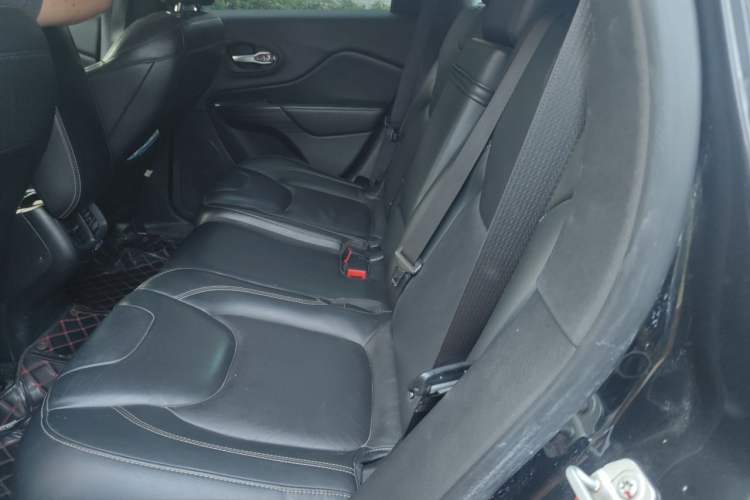 Used Jeep Cherokee 2016 2.4L Leading Smart Version Left Rear Seat