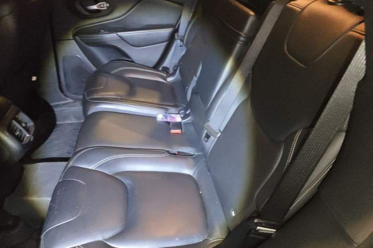 Used Jeep Cherokee 2016 2.4L Professional Edition Left Rear Seat
