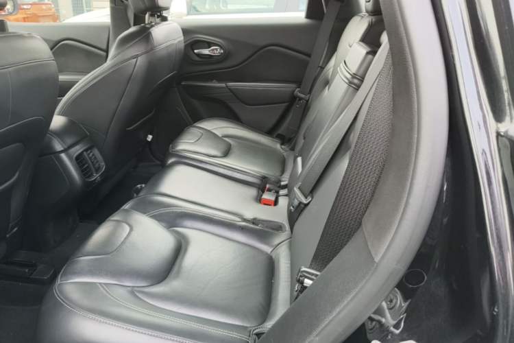 Used Jeep Cherokee 2016 2.0L Superior Edition Left Rear Seat