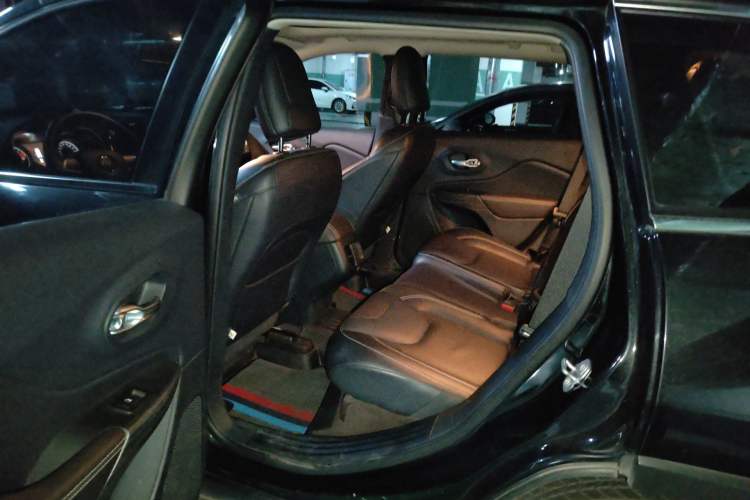 Used Jeep Cherokee 2016 2.4L Professional Edition Left Rear Seat