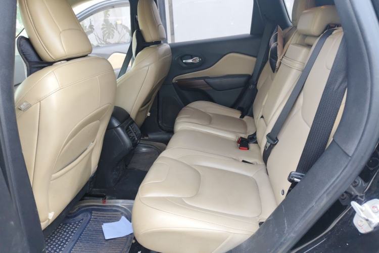 Used Jeep Cherokee 2016 2.0L Superior Edition Left Rear Seat