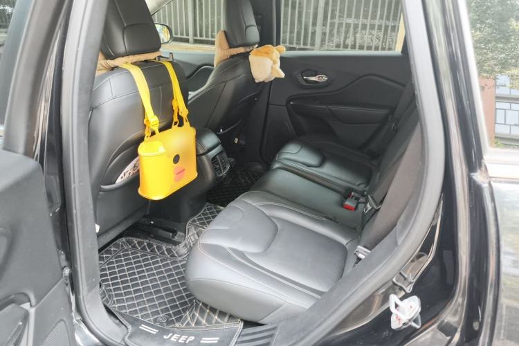 Used Jeep Cherokee 2016 2.4L Leading Smart Version Left Rear Seat
