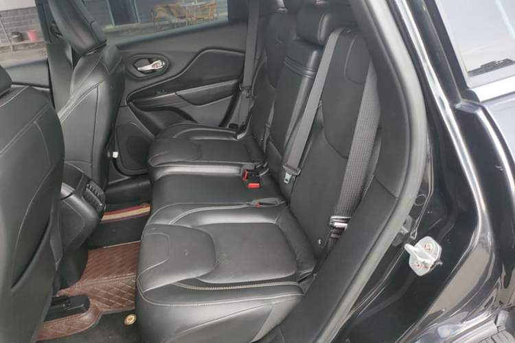 Used Jeep Cherokee 2016 2.0L Superior Edition Left Rear Seat