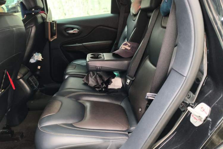 Used Jeep Cherokee 2016 2.4L Professional Smart Version Left Rear Seat