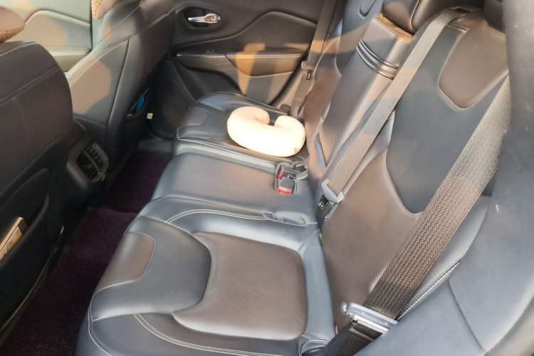 Used Jeep Cherokee 2016 2.4L Leading Edition Left Rear Seat