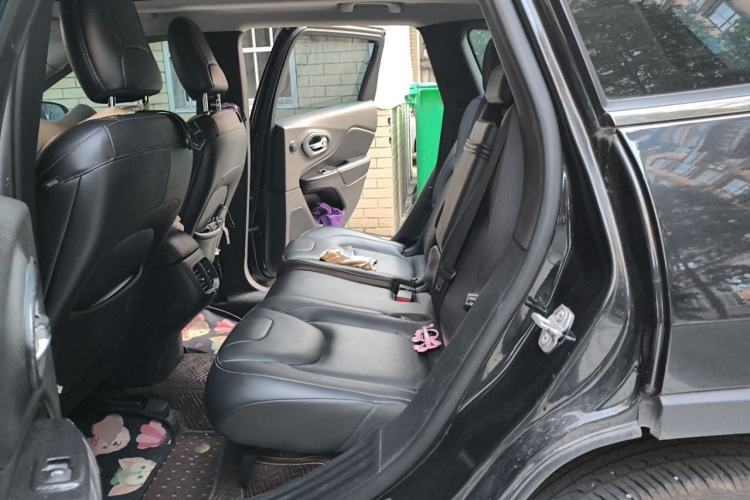 Used Jeep Cherokee 2016 2.4L Leading Smart Version Left Rear Seat