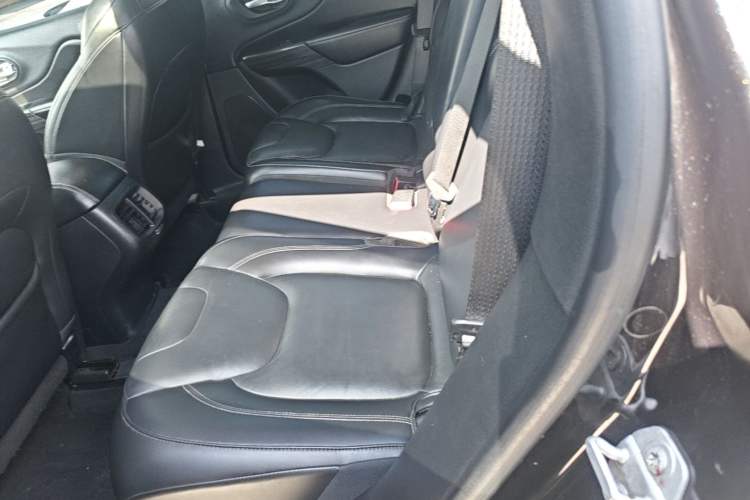 Used Jeep Cherokee 2016 2.0L Superior Edition Left Rear Seat