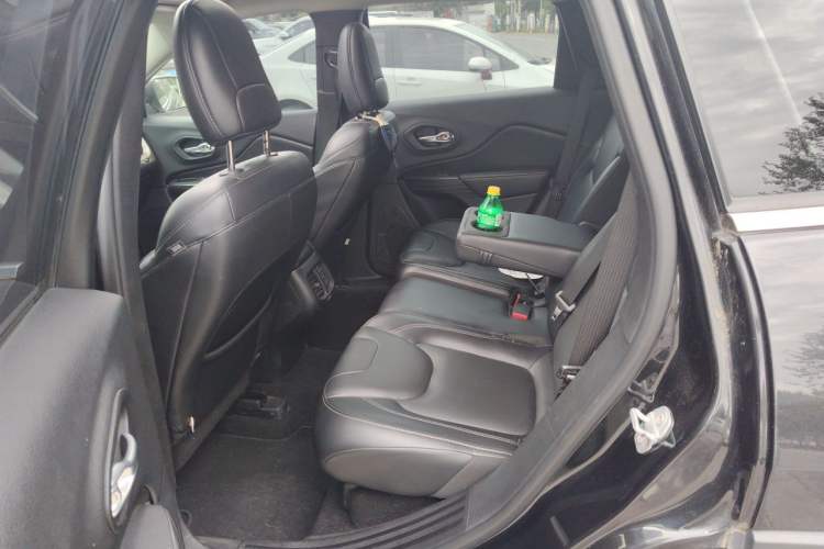 Used Jeep Cherokee 2016 2.4L Leading Smart Version Left Rear Seat
