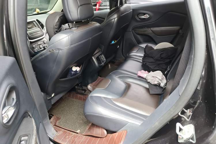 Used Jeep Cherokee 2016 2.4L Professional Edition Left Rear Seat