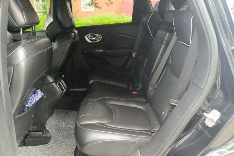 Used Jeep Cherokee 2016 2.0L Superior Edition Left Rear Seat