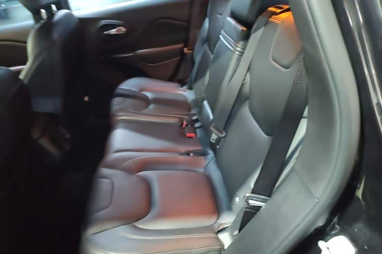Used Jeep Cherokee 2016 2.0L Superior Edition Left Rear Seat