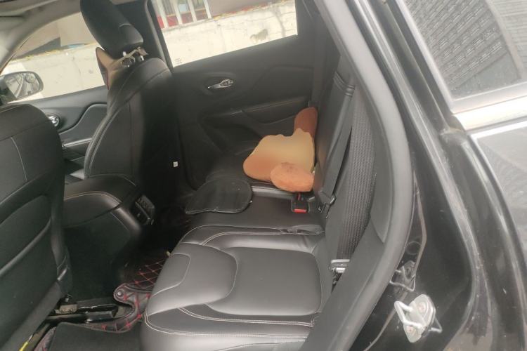 Used Jeep Cherokee 2016 2.0L Superior Edition Left Rear Seat