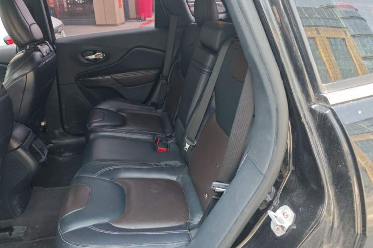 Used Jeep Cherokee 2016 2.4L Leading Edition Left Rear Seat