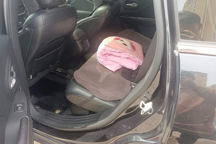 Used Jeep Cherokee 2016 2.4L Leading Edition Left Rear Seat