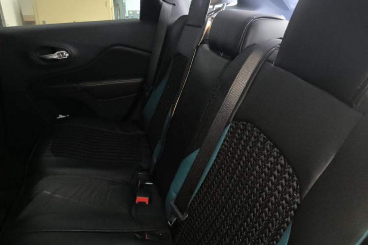 Used Jeep Cherokee 2016 2.4L Professional Smart Version Left Rear Seat