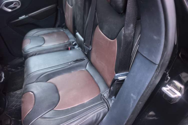 Used Jeep Cherokee 2016 2.4L Leading Smart Version Left Rear Seat
