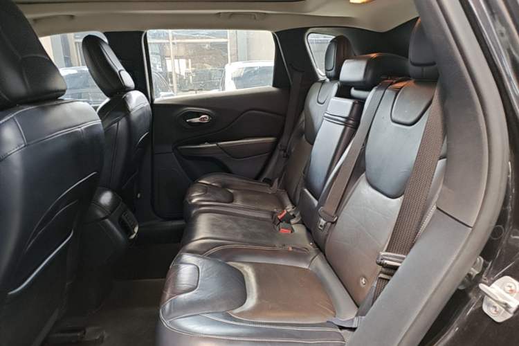 Used Jeep Cherokee 2016 2.4L Leading Edition Left Rear Seat