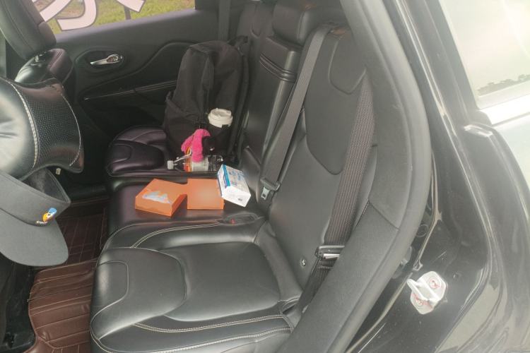 Used Jeep Cherokee 2016 2.4L Leading Edition Left Rear Seat