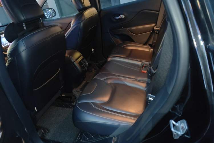 Used Jeep Cherokee 2016 2.4L Superior Edition Left Rear Seat