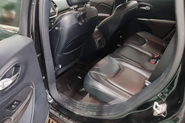 Used Jeep Cherokee 2016 2.4L Professional Smart Version Left Rear Seat