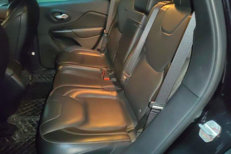 Used Jeep Cherokee 2016 2.4L Professional Edition Left Rear Seat