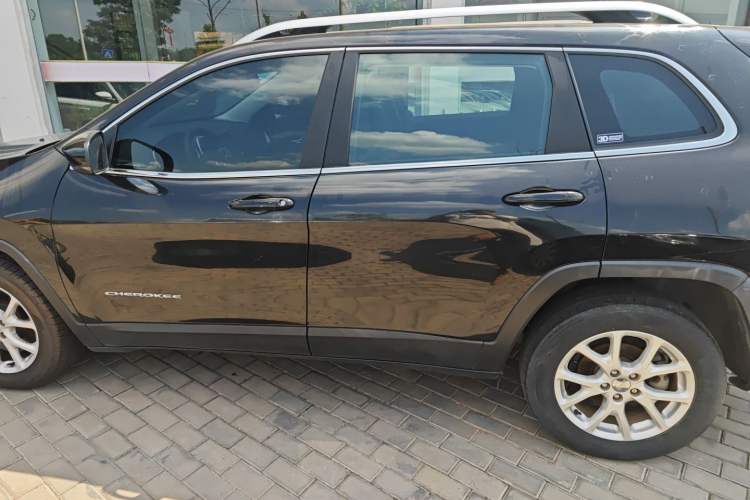 Used Jeep Cherokee 2016 2.4L Leading Smart Version Left Side