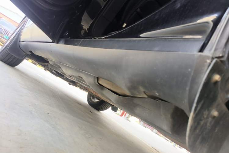 Used Jeep Cherokee 2016 2.4L Professional Smart Version Left Side Sill