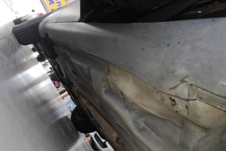 Used Jeep Cherokee 2016 2.4L Professional Edition Left Side Sill