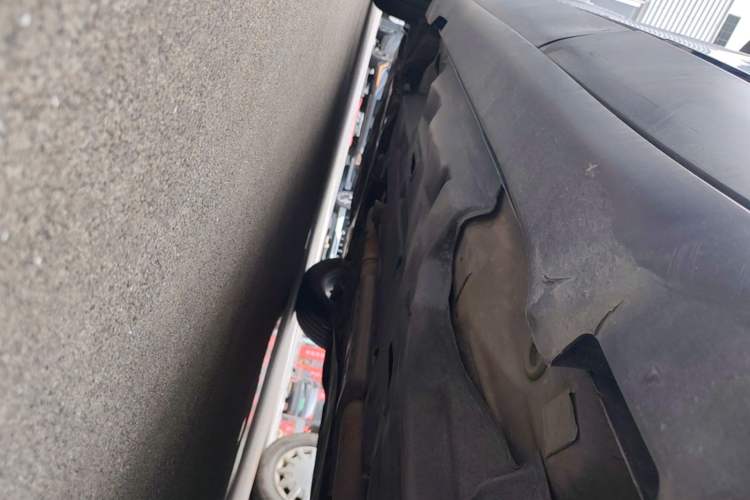 Used Jeep Cherokee 2016 2.4L Leading Edition Left Side Sill