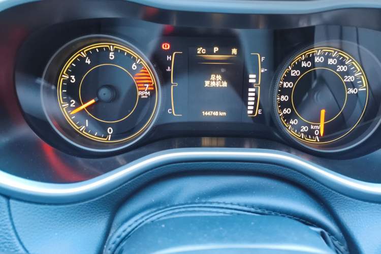 Used Jeep Cherokee 2016 2.4L Leading Edition Odometer Close Up
