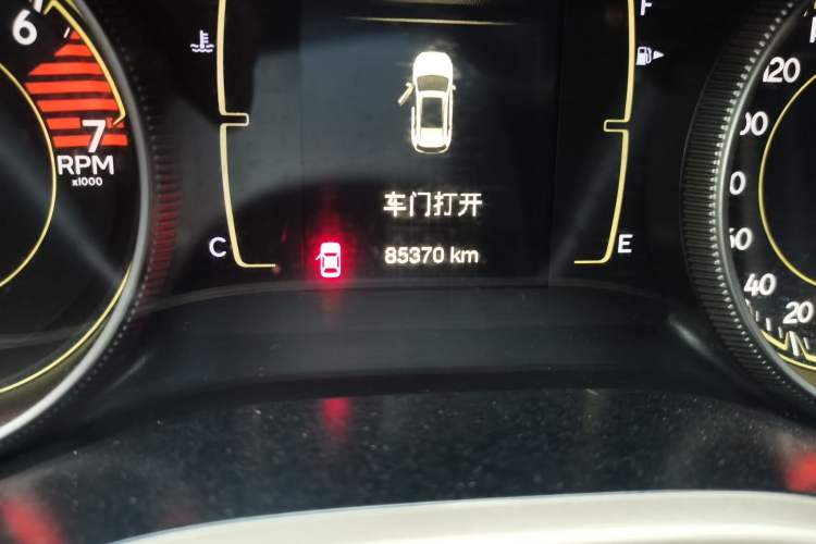 Used Jeep Cherokee 2016 2.4L Professional Edition Odometer Close Up