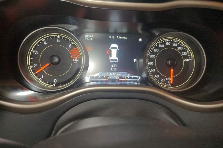 Used Jeep Cherokee 2016 2.0L Superior Edition Odometer Close Up