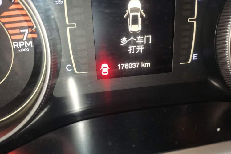 Used Jeep Cherokee 2016 2.4L Leading Edition Odometer Close Up