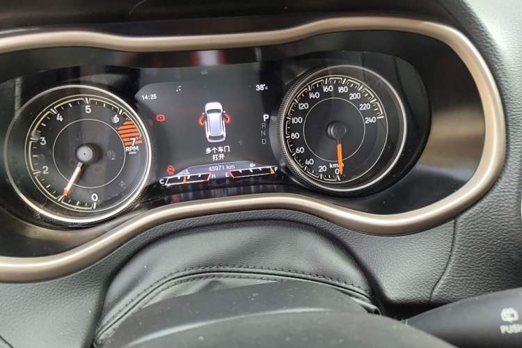 Used Jeep Cherokee 2016 2.4L Leading Smart Version Odometer Close Up
